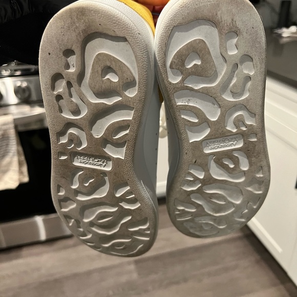 Alexander McQueen Oversized White Yellow - Picture 3 of 6